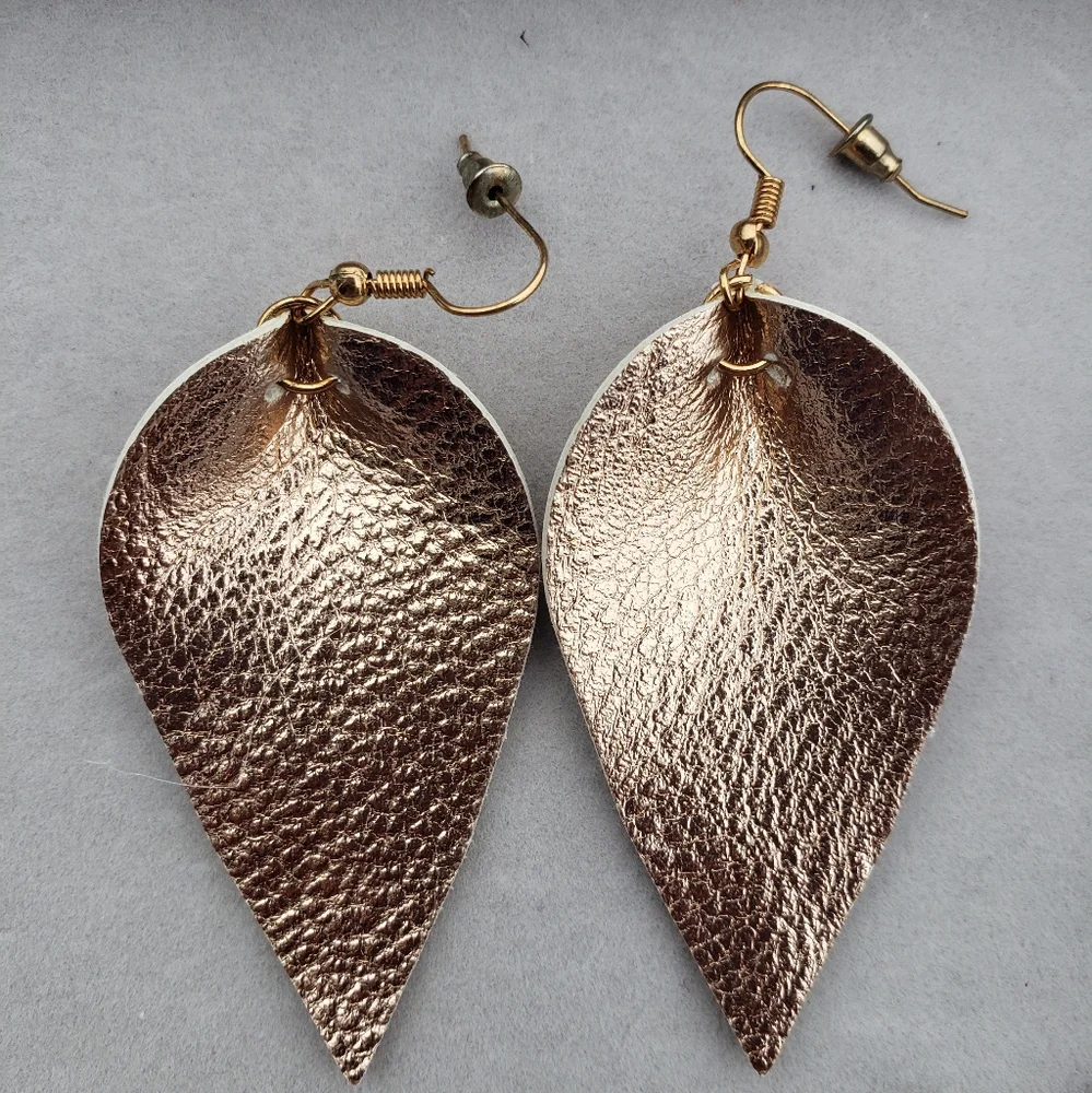 60. 3 Felt Dangle Earrings - Picture 10 of 11